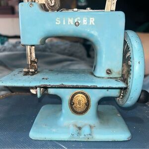 Singer Vintage Blue Sewing Machine works model 20 Rare Color. cleaned aft video